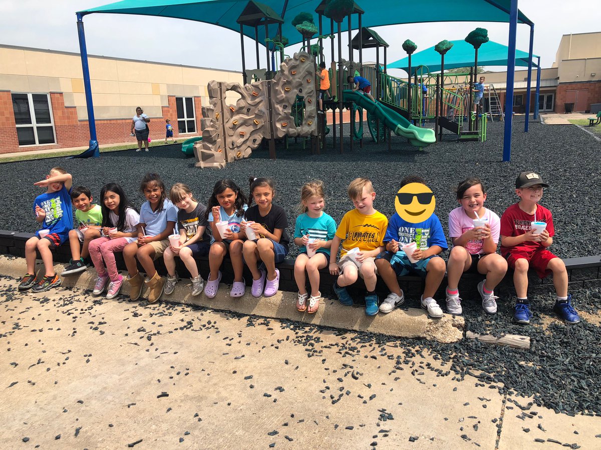 Ms. Everett's Class tweet media