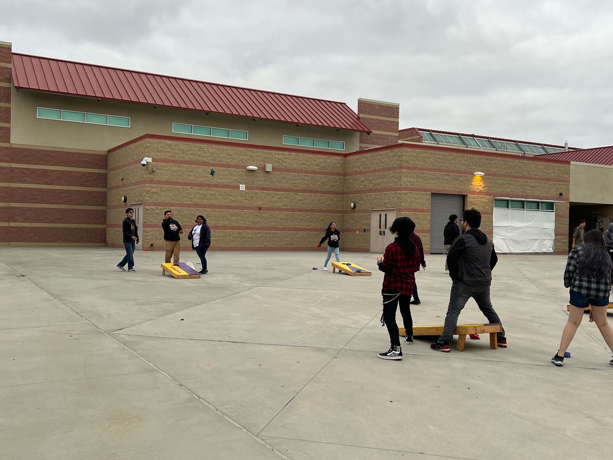 jhillshs's tweet photo. Senior Sunset! 2022 #jhillsway @CarolineLabont2 @DrHugoSierra @FontanaUnified @JHHSASB @JHillsAthletics https://t.co/xWrIn9HIRj
