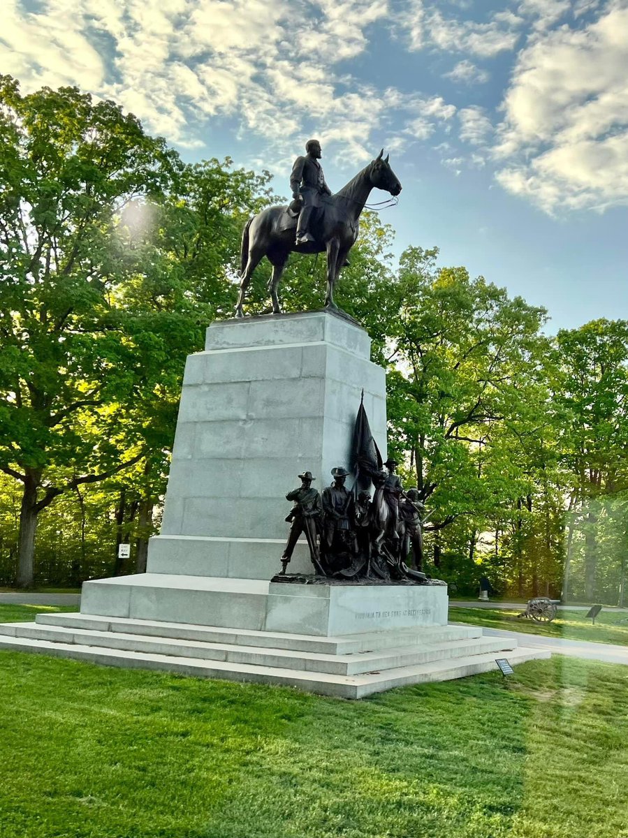 MrDomagalski's tweet photo. Great day 1 in Gettysburg with our 8th grade group if 175! On our way to Washington DC for 3 days! #SCMSrocks https://t.co/w8bkOdepg2