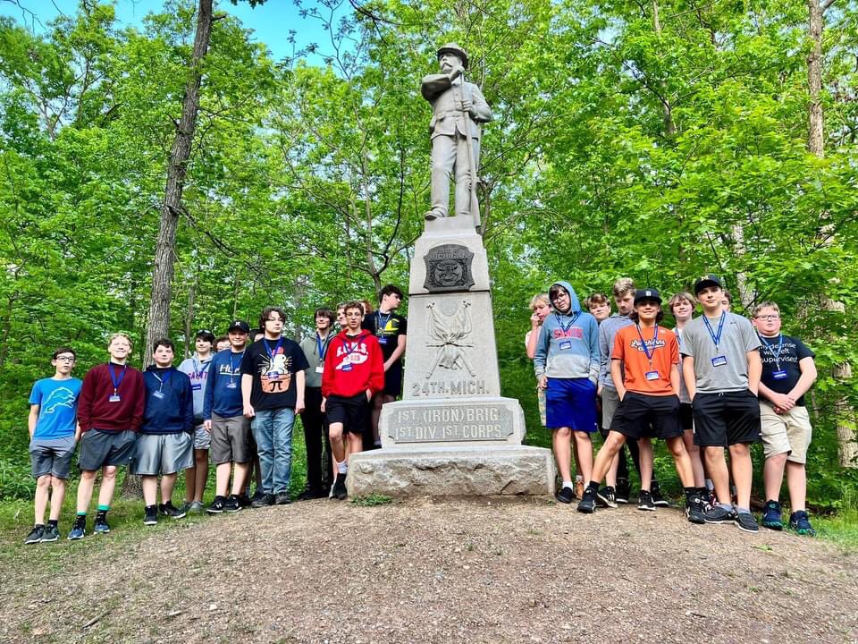 MrDomagalski's tweet photo. Great day 1 in Gettysburg with our 8th grade group if 175! On our way to Washington DC for 3 days! #SCMSrocks https://t.co/w8bkOdepg2