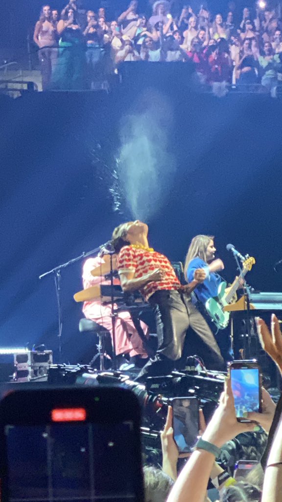 harryfeatgaga tweet picture