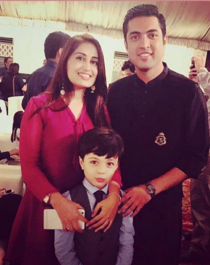 lifelinefarah's tweet photo. In the #throwback pic of #onthisday from #21May2017 #memories @fara_yousaf  #farayousaf #fara_yousaf_fc #faraiqrar #instagram #lahore #pakistan #love #PositiveVibes https://t.co/cZieBeeVB3
