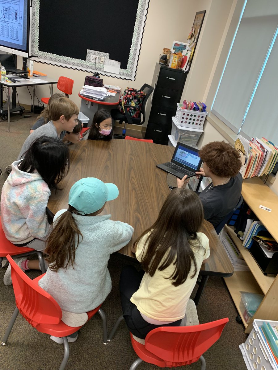 MsBrownTeach's tweet photo. Thank you, Melissa High school students, for coming to read to our kiddos today! They loved hearing books in Spanish and learning ASL! #hmeproud https://t.co/7lr3CkYPpV