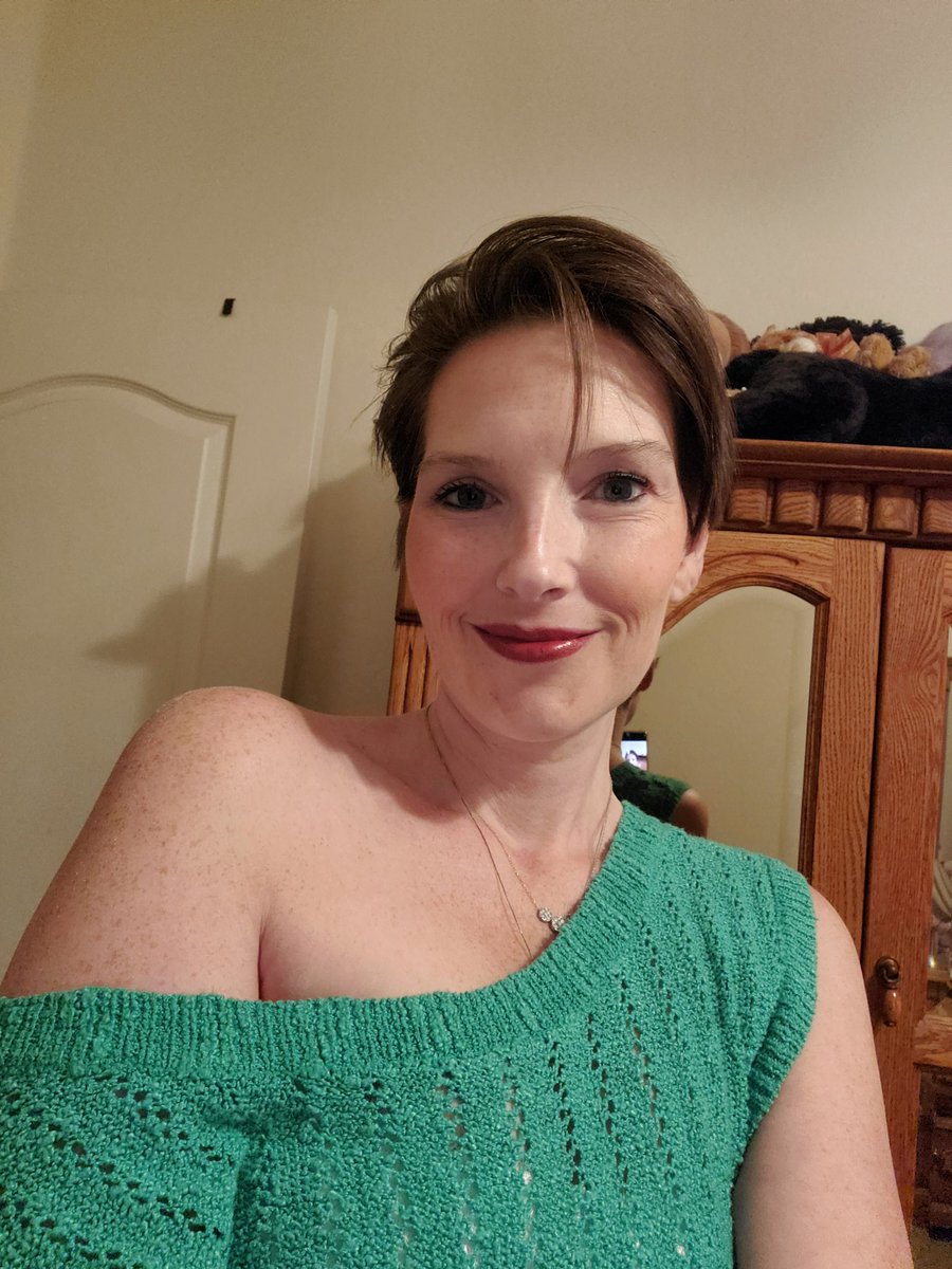 Going live &amp; trying a new game, #StateOfDecay2. Come join for some laughs &amp; shenanigans! Twitch.tv/mzgirly