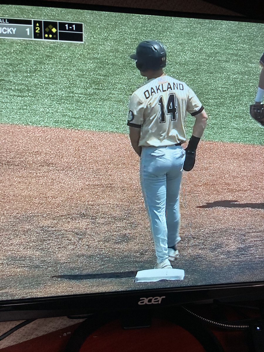 jphager_27's tweet photo. D1 program w/ legion ball jerseys @OaklandBSB https://t.co/CjztiB9mor
