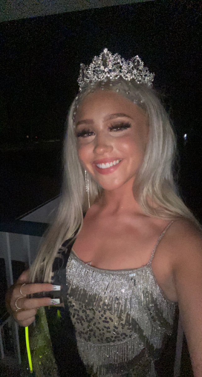 BellahDinardo's tweet image. #PROMQUEEN and #PROMKING 
#SENIORPROM #KCPRIDE #RIHDAD