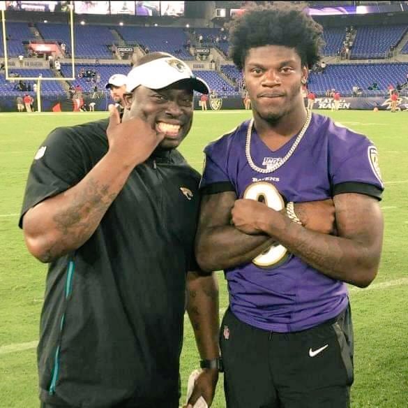 LeagueLevel's tweet photo. Client Spotlight
β’
NFL Coach @SmithInspire &
NFL QB @Lj_era8
β’
@Jaguars Γ @Ravens
β’
"League Level, That's the Status"
#NFL #Jaguars #Ravens #MVP #QB #Coach #Touchdown #LamarJackson #Jacksonville #Baltimore #LeagueLevel @NFL https://t.co/v8gOajyf5B