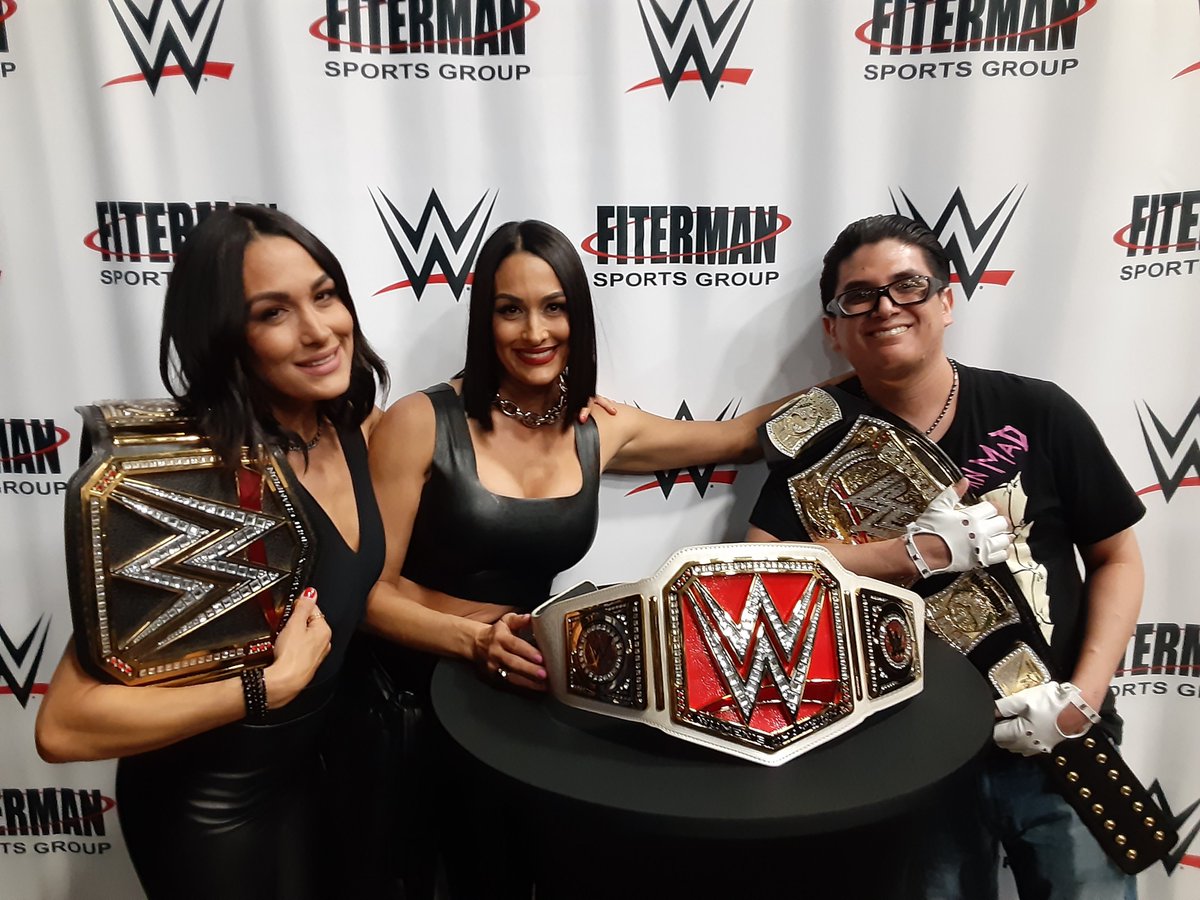 BrandonAzcarate's tweet photo. @undertaker @BellaTwins thanks for this unforgettable memory https://t.co/kQC2kjZFaY