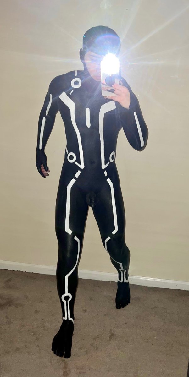 jonhualiu's tweet photo. tron paint https://t.co/jEyUNxoKPA