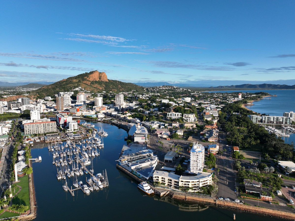 JanNarr07's tweet photo. Courtesy of Drone Views of Townsville - an early morning photo of Strand &amp; Townsville 😎 https://t.co/sGf0qa4wri