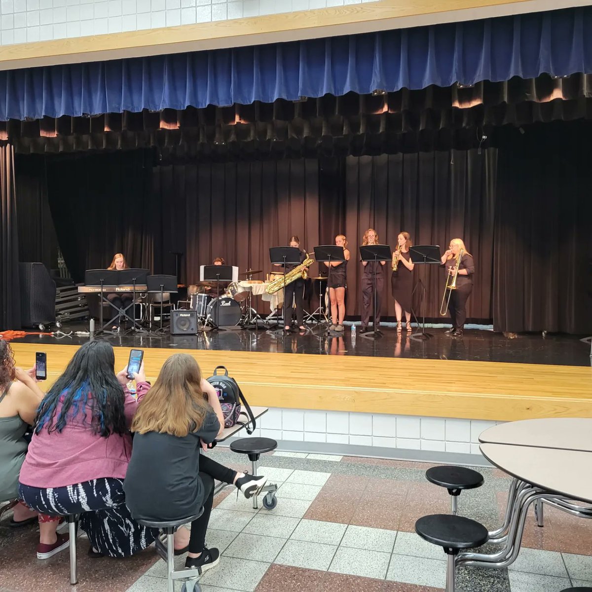 MidviewHSBand tweet media