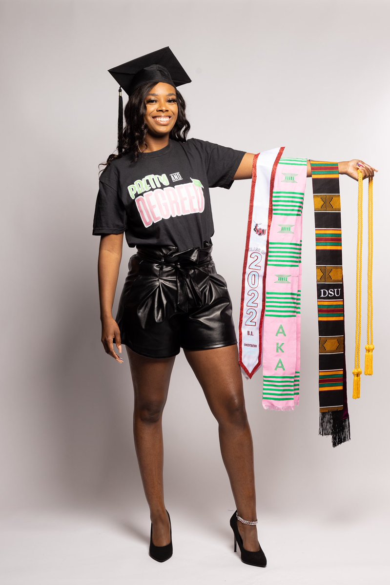 Nae_1009's tweet photo. Don’t convince, act with conviction #HBCUGrad ❤️💙 👩🏾‍🎓✨ https://t.co/2hcxGn1aHi