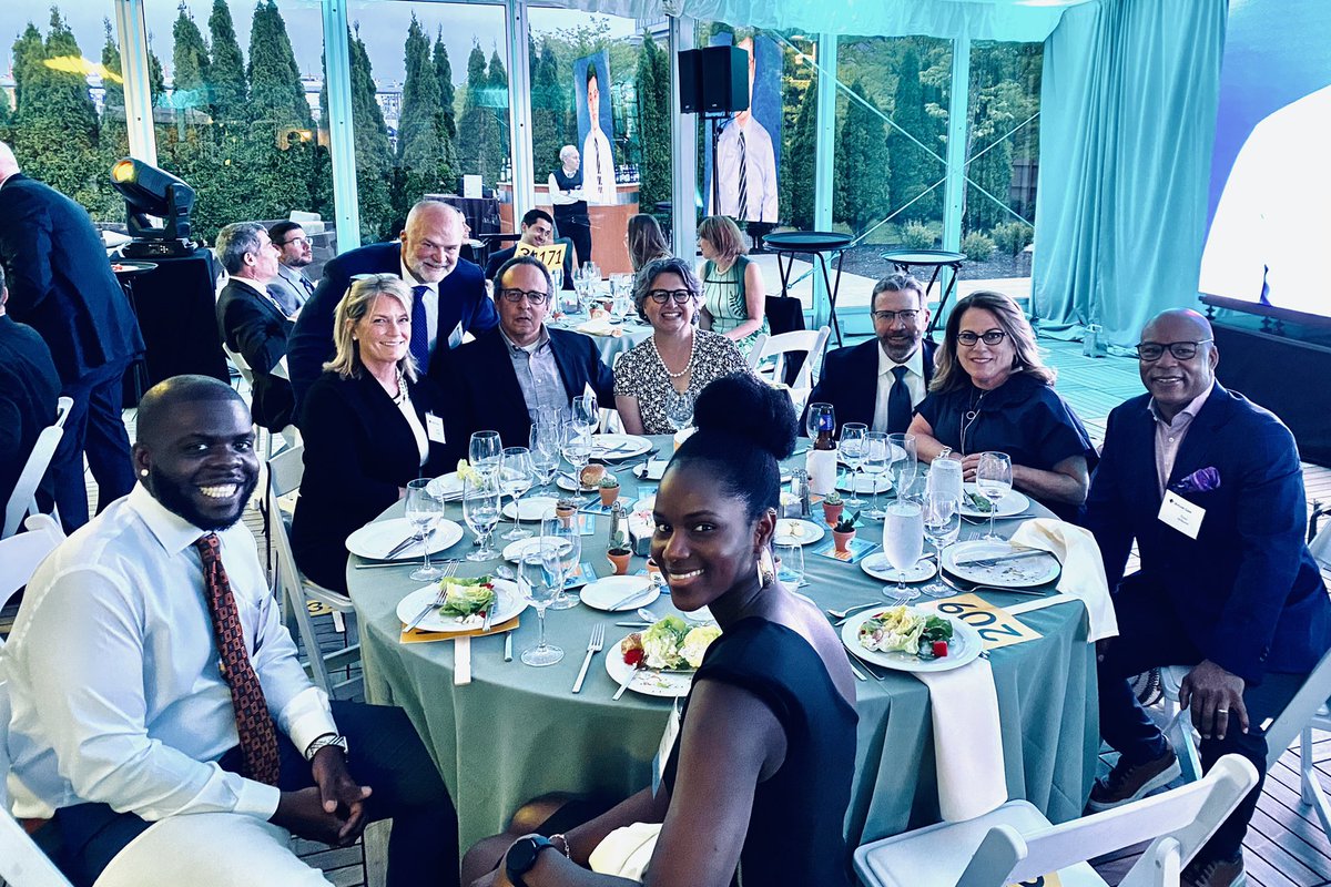 dbwilliamsbos's tweet photo. Proud to support https://t.co/SN0goBp0GR attended the annual gala with a great group of friends. https://t.co/UtZkzCwUGD