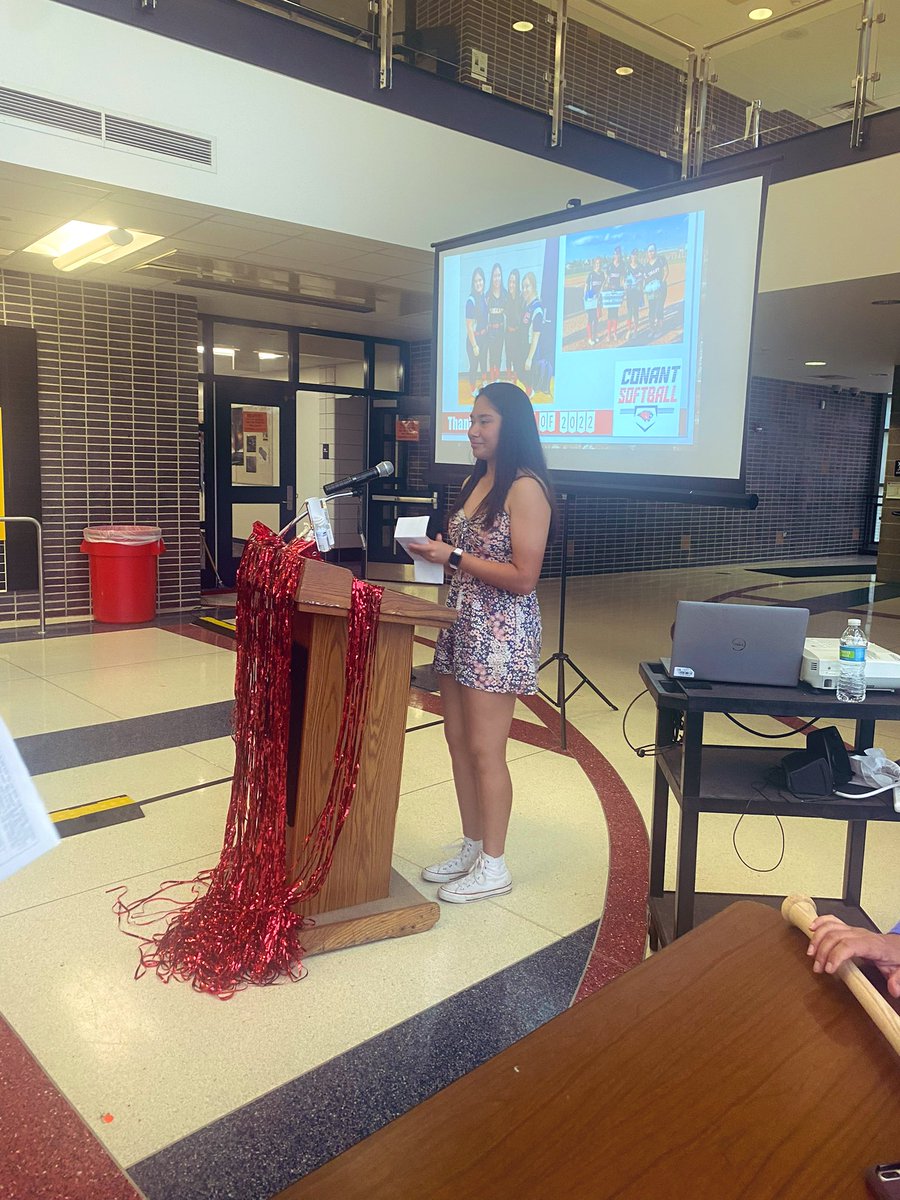 ConantSoftball's tweet photo. 🥎 Awards night 💙❤️ https://t.co/EIRiuXDyu3