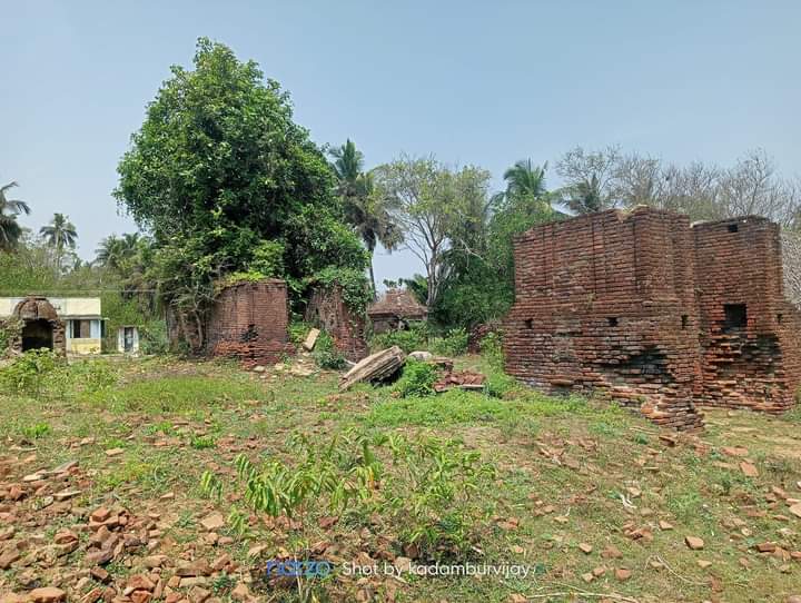 Saigeet36566874's tweet photo. See the condition of 300 year old Mathur Shiva temple near Valangaiman in TN. Our glorious temples are erased in front of our own eyes.
Credits to Kadambur Vijay.
#SaveTemples #PromoteRuralTemples https://t.co/QIKa0pFnQH