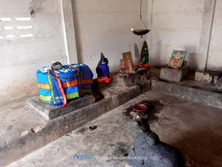 Saigeet36566874's tweet photo. See the condition of 300 year old Mathur Shiva temple near Valangaiman in TN. Our glorious temples are erased in front of our own eyes.
Credits to Kadambur Vijay.
#SaveTemples #PromoteRuralTemples https://t.co/QIKa0pFnQH