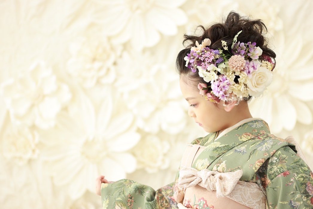 MutsuWedding's tweet photo. GW後に撮影やお問い合わせで多いのがなんと七五三😂
特に、入学記念と七五三を一緒に撮影しちゃいたい🥺というお客様が多く、
入学記念&amp;七五三で1日に3件もあった日も😆
あとは、運動会や夏休みで焼けちゃうのでその前に撮りたい✨
というお客様も多く見られます🪸
詳しくはお問い合わせ下さいませ😊 https://t.co/dDFI8sKvaP