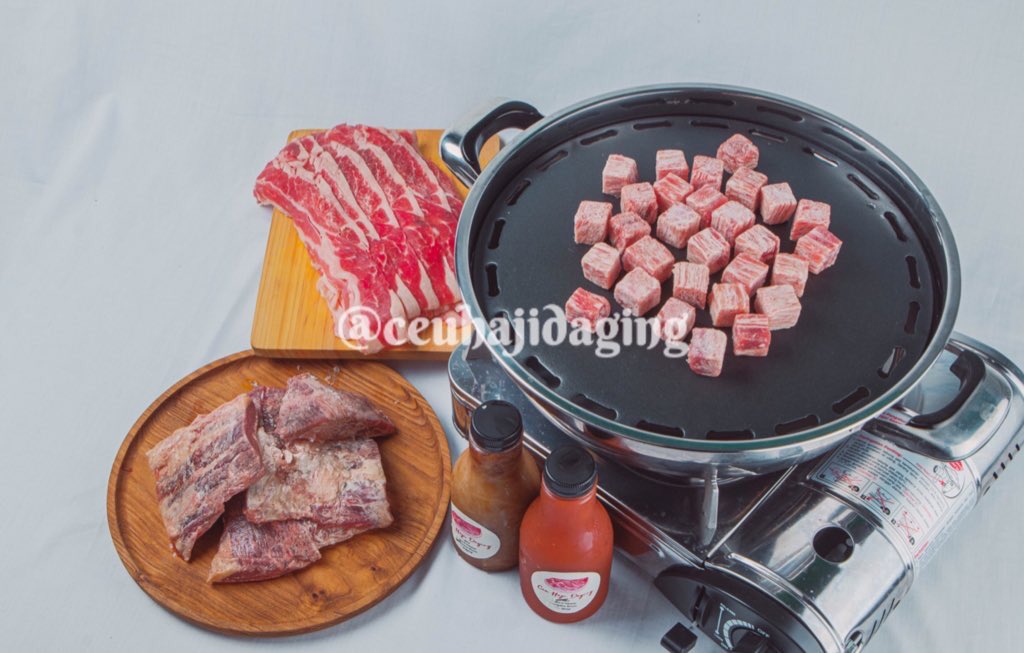 ceuhajidaging's tweet photo. Ready stock perdagingan untuk bbq, grill atau suki-sukian!

Varian :
US Slice Beef Shortplate
Aus Slice Suki
Meltique Slice, Premium &amp; Mess
Saikoro
Chicken Slice
Karubi
Aneka Saus

WA : 089694901268
Offline Store : Jl AH Nasution no 101, Jatihandap, Kota Bandung https://t.co/4adYqtPLAn