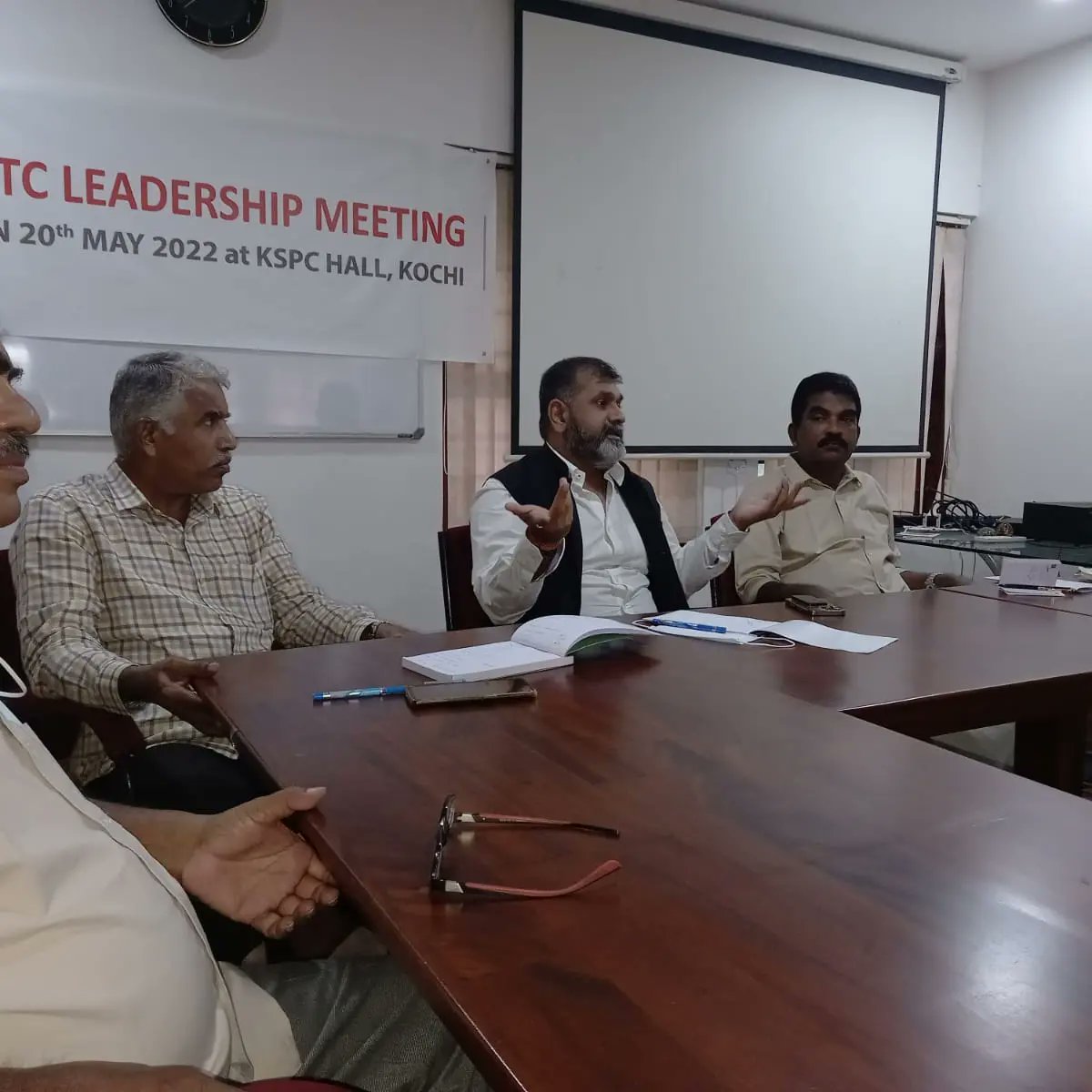 RmmsOffice's tweet photo. Hon.Shri. @AhirsachinAhir ji Chairperson, Save NTC, Addressing the meeting at Cochin.
#SaveNTC https://t.co/f8F4rWIXoC