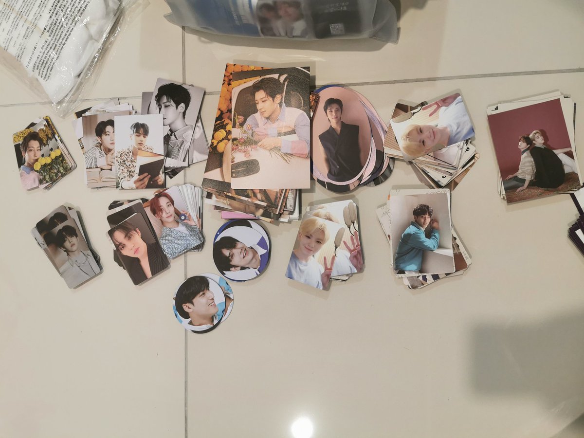 SVT_0525's tweet photo. Hi carats i will selling some photo cards , postcard,mini sticker and unsealed albums  at #DearMyDarlingSVT
Price list is at 3rd pic 
@DearMyDarling17 
#pasarSVTmy
#pasarseventeen
#pasarseventeenmy 
#SEVENTEEN https://t.co/8j4oh0KccS