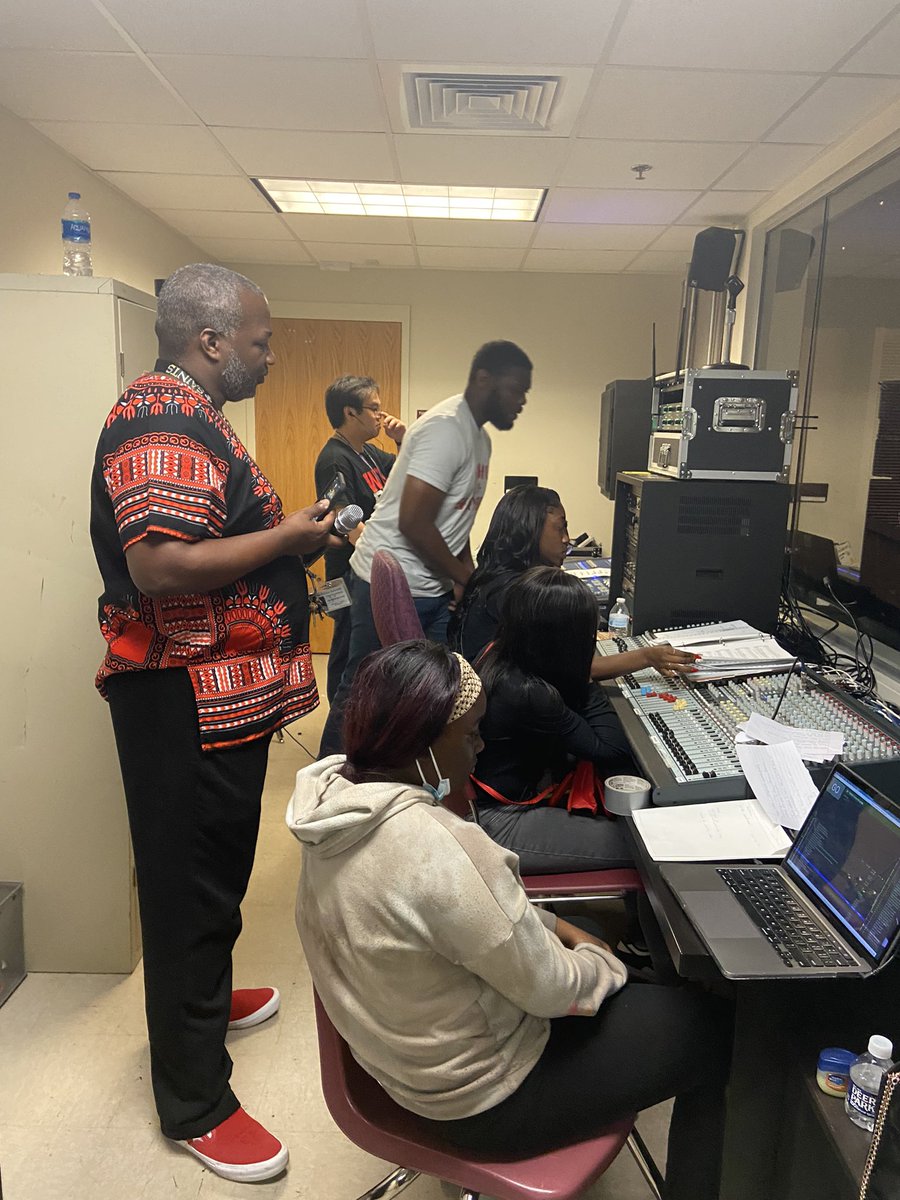 apsyoungms's tweet photo. This production not only showcased talents of the actors, singers, and dancers, but also the skillset of the future writers,  stage crew, producers, choreographers, videographers, photographers. Thank you @alliancetheatre  @RonGarlington @JCYOrchestra @apsjcy @aps_DanceMsH https://t.co/B9PR6zJT2x