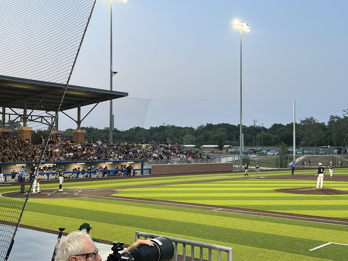 Best HS baseball game I’ve ever been to. Sold out game. Crowd was electric!! <a href="/Reagan_Baseball/">Reagan Baseball</a> knocks off Smithson Valley 3-2 in extra inning. Win 3rd rd playoff series 2-0.