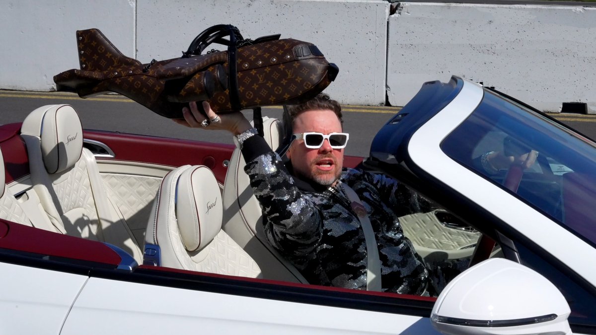 RichardHeartWin's tweet photo. Get in loser. We're going to make people rich.
#Bentley #LouisVuitton #Bitcoin #Ethereum. https://t.co/I2WShfBY8G