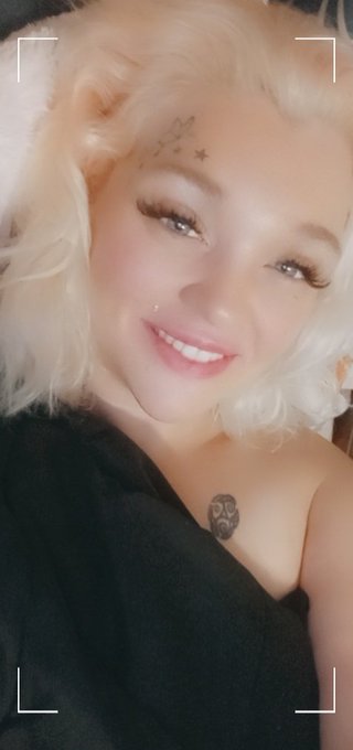 Hitting my bed after work never felt so good. My feet be KILIIN MEEE 😂 #WaitressLife #servers #feet https://t<a href="/tag/feet"class="tags"><span>#feet</span></a><a href="/tag/waitresslife"class="tags"><span>#waitresslife</span></a><a href="/tag/servers"class="tags"><span>#servers</span></a>