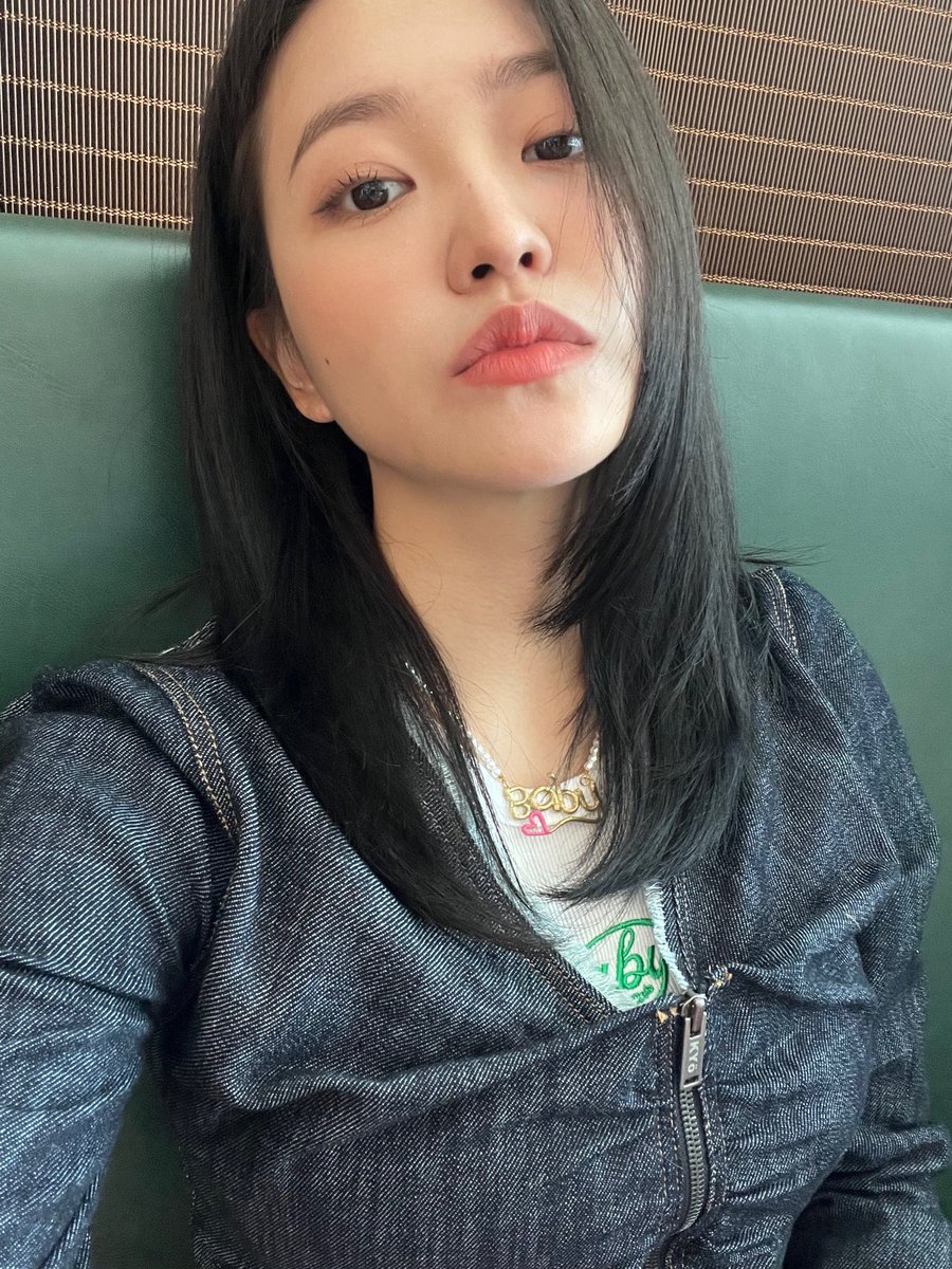 YeriLogs's tweet photo. 🐢💭
220521 — 01.10pm KST / 11.10am WIB

*4 photos*
“💘💘 pictures are from yesterday luvies have a good day ahead” https://t.co/n9uOh789pV