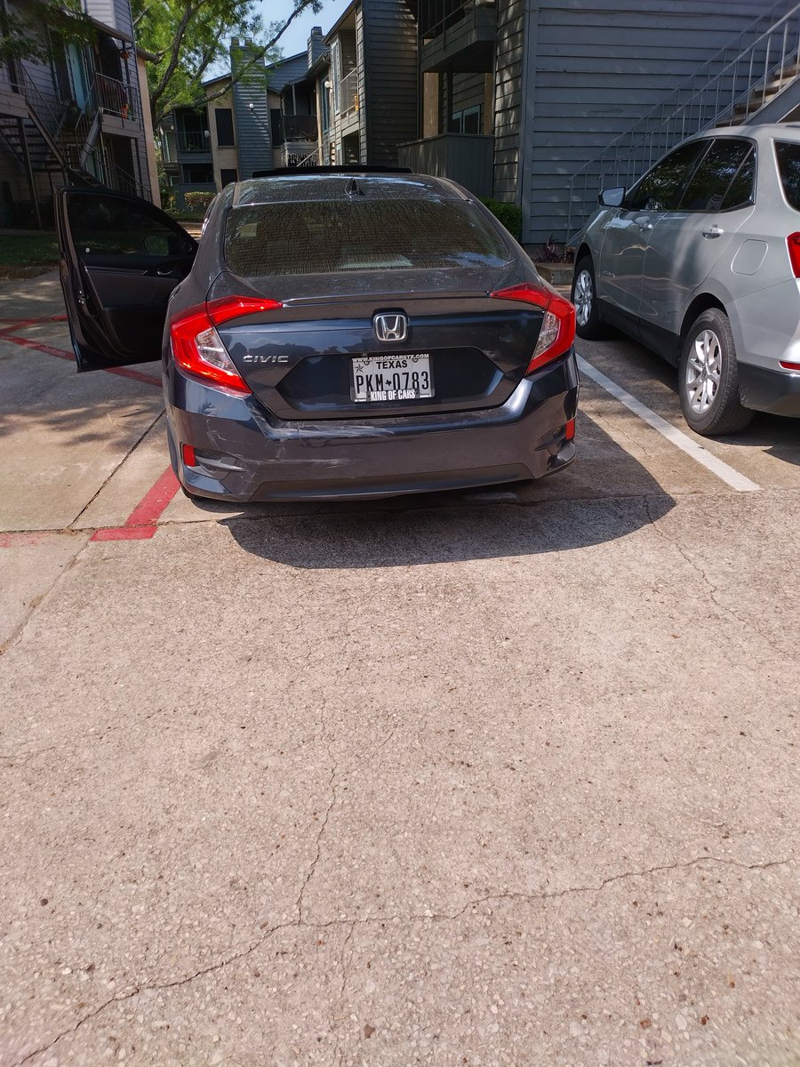 RonnieNewcomb's tweet photo. Everyone retweet this .this little girl hit and ran my mom's car with my kids in the car plz let's get her out of hiding so she can pay the piper https://t.co/ieiEX48pyU
