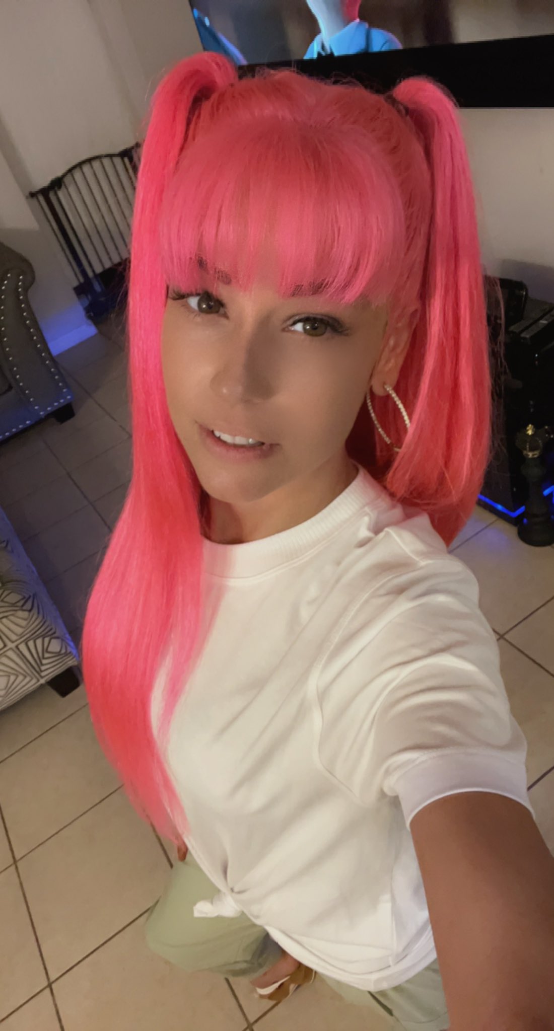 TW Pornstars - Dellaenticingbeauty. Twitter. #pink #onlyfans #fans #art #style #prettyinpink. 4: