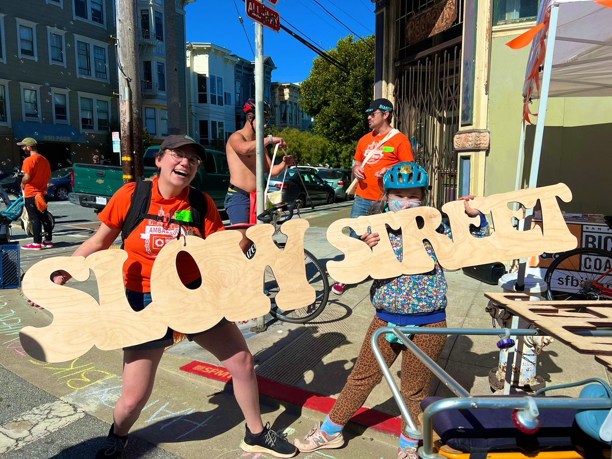 #BTWD with 1/2 of my favorite crew of TNT bringing some of the new @PageSlowStreet signs down to the @sfbike Page energizer station. @suldrew @katsiegal @skatzhyman @mellen @WhoofiGoldberg fun. Even saw @skttrbrain & @brett_bertocci @clair_415 so many happy faces 💗🚲