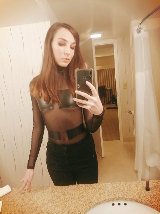 Dómina Carmilla’s pics and videos