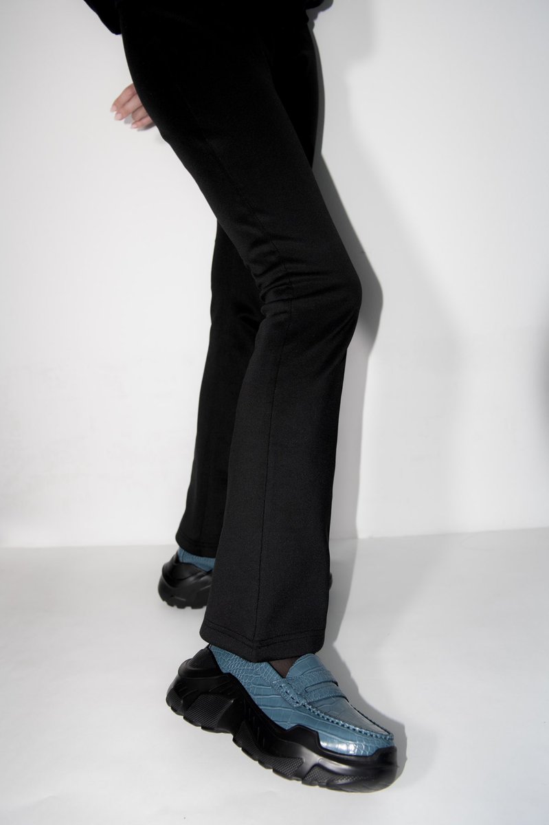 _threetreasures's tweet photo. AKIKOAOKI
Regulated Gravity-crocodile textured pattern BLUE
Size 36~39
three treasures online store にて販売中。残り僅かとなっております。
https://t.co/XVSwsnsTUJ
#AKIKOAOKI #threetreasures #regulatedgravity #アキコアオキ https://t.co/mWKlSvKaMn