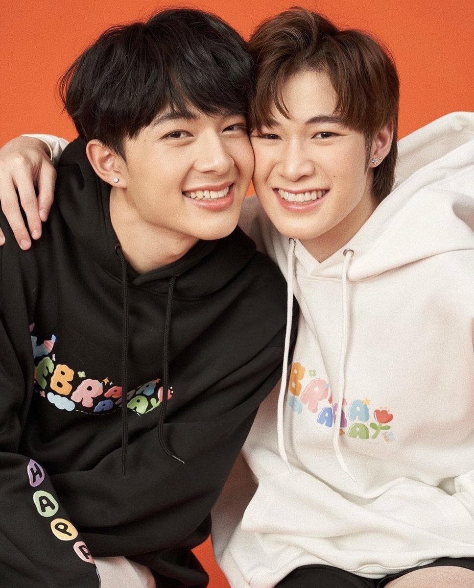 carontty's tweet photo. ท่าประจำแก๊งเยลลี่นะ y - y ♡ https://t.co/J2QVdRNDqG
