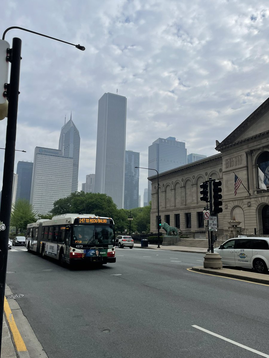 ec_stephens's tweet image. The pilot found a path through the storms to get me home tonight! 

First in-person conference since 2019. It was good to be talking journalism and collaborations face to face as well as hang out in Chicago for a couple of days. #CJS2022