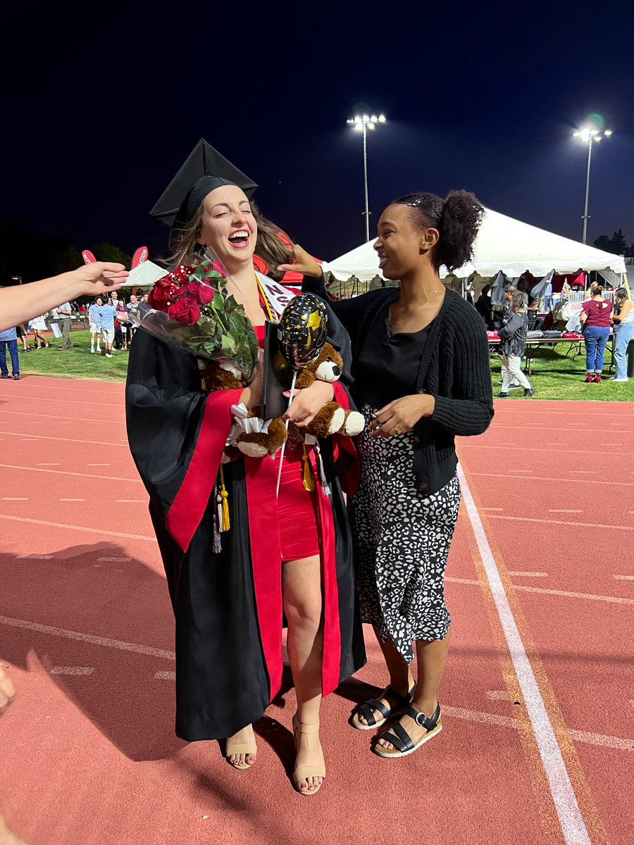 KendyllMarie_'s tweet photo. So I did a thing and found myself a group of people who make sure I don’t have hair in my face for pictures… oh.. and I got my degree in Communication Sciences and Disorders and a minor in Dance last night 🥰🎓🐾♥️ https://t.co/sFTejQ7bLa