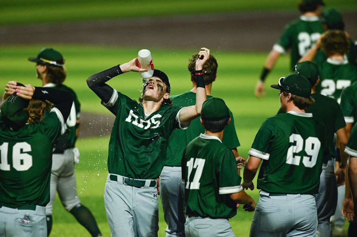 My Office Tonight: I made these pictures of Class 6A baseball quarterfinals action for the San Antonio <a href="/ExpressNews/">San Antonio Express-News</a>. Reagan defeated Smithson Valley, 3-2, to advance in the playoffs. More at expressnews.com <a href="/EthanGonzalez28/">Ethan Gonzalez</a> #baseball <a href="/Reagan_Baseball/">Reagan Baseball</a> <a href="/uiltexas/">Texas UIL</a>