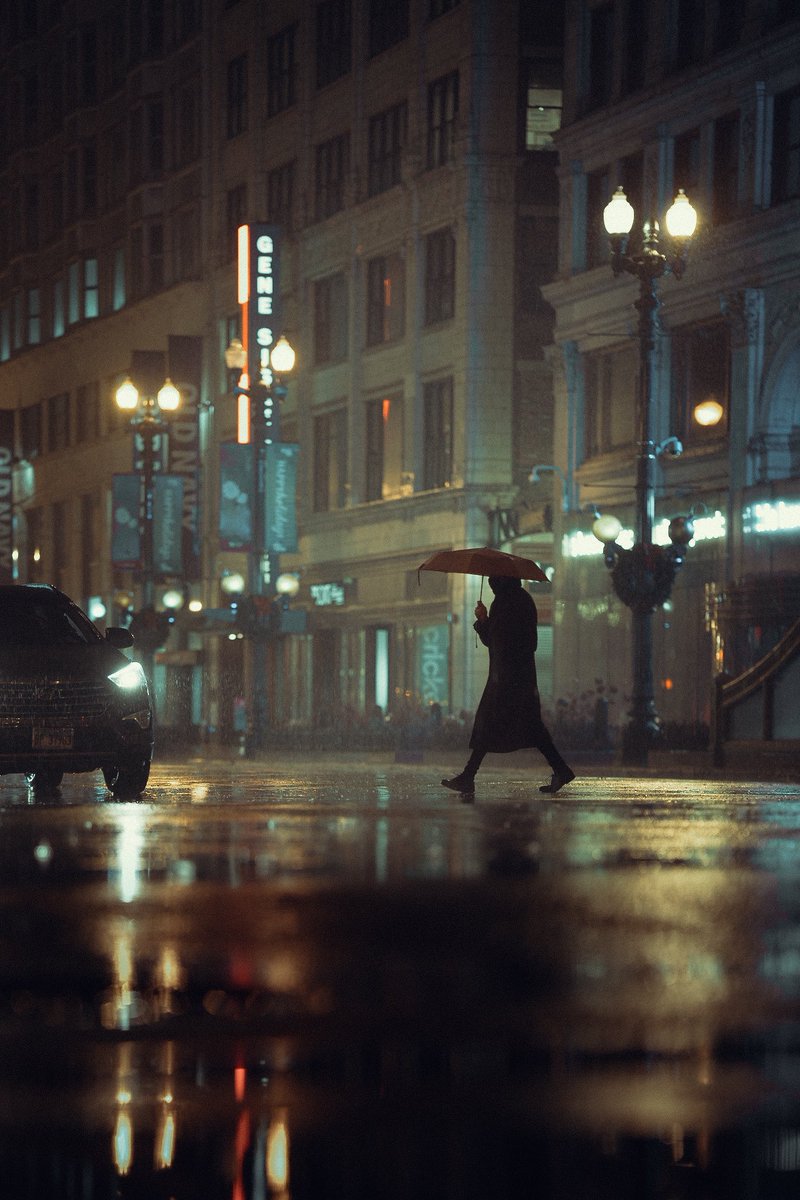 the rain is going crazy right now. Who else seems to sleep better when it rains?  Nature’s sound machine ☔️

GN frens 🥱😴💤
#streetphotography #chicago #nftphotography