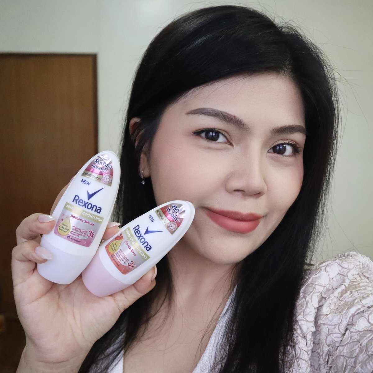 boomxpk's tweet photo. ทาสรัก Rexona ไม่ไหวว อยากป้ายยา โรลออน เรโซนา แอดวานซ์ ไบรท์เทนนิ่ง 2 ตัวนี้มาก! Japanese Sakura🌸กับ French Rose🌹 โคตรหอมมม กลิ่นละมุนมาก ใช้สลับกันไปเลยสิคะ ช่วยเรื่องความหมองคล้ำ 3 เท่า และลดหนังไก่ คุมกลิ่นอยู่มาก แห้งไวด้วย เหมาะกับอากาศบ้านเราสุดๆ #ใช้ดีบอกต่อ https://t.co/zaMTNmTYuR