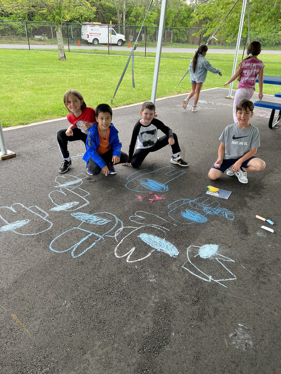 EllenZeises's tweet photo. C is for Chalk Day! We had so much fun chalking up the blacktop! #abcCount⬇️ #jrrsfamily @JRRS_Jericho https://t.co/yqf3nLll5c