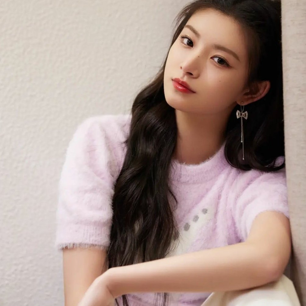 cloudyluvna's tweet photo. Nayyara Azura https://t.co/nEUV4GtcDi
