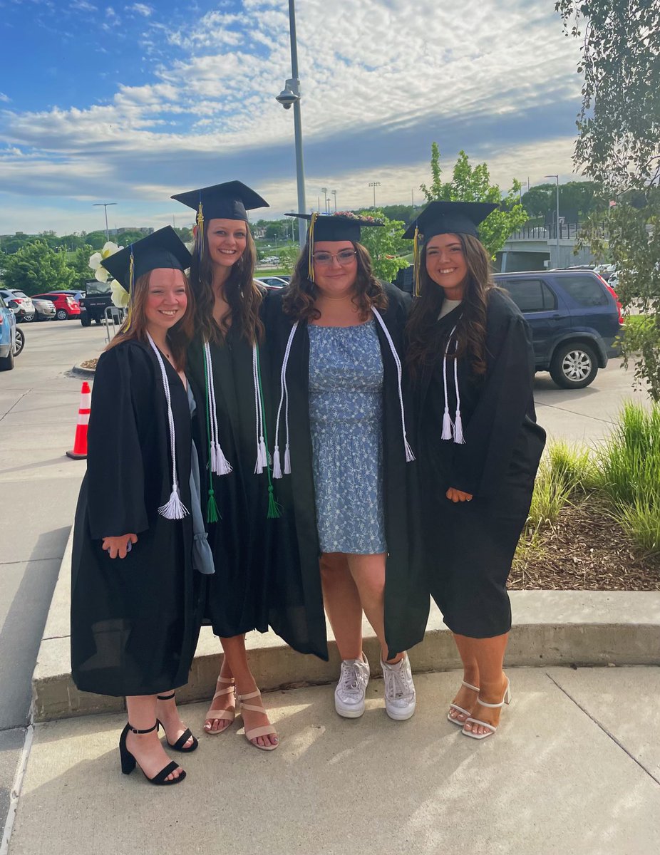 AngClymer's tweet image. So incredibly proud of these ladies who graduated college before high school!  Thank you to the staff @m_south_hs  for guiding them through this process.  Thank you @MillardPS  &amp;amp; @mccneb for this incredible Early College Program 

#MPS22Grad #Proud2bMPS #mccgrad  #Classof2022