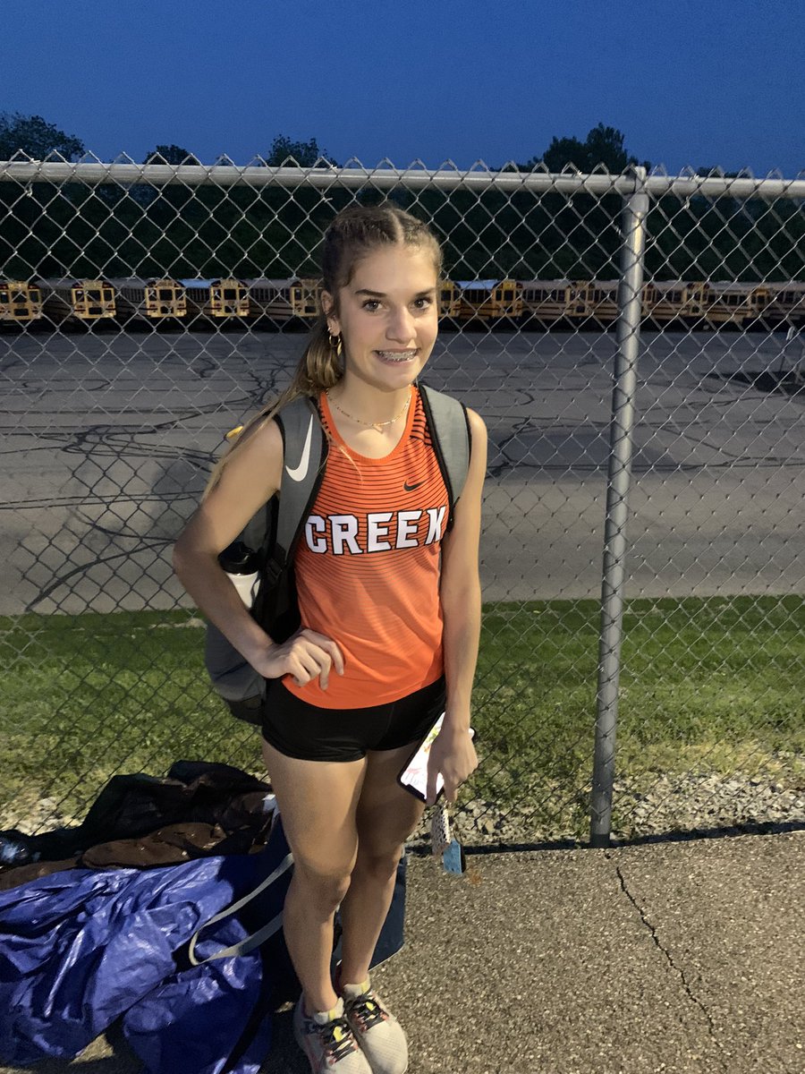 creekxc's tweet photo. 🚨Regional Qualifier🚨 Junior @elinorshuttle11 was on 🔥at district championship.
🥈 400 BIG PR 57.65
🥉200 BIG PR 26.00
🥇 lead off leg 4x4 .
#CREEKPR1DE 🧡🖤🧡 https://t.co/bSXDHvfUiL