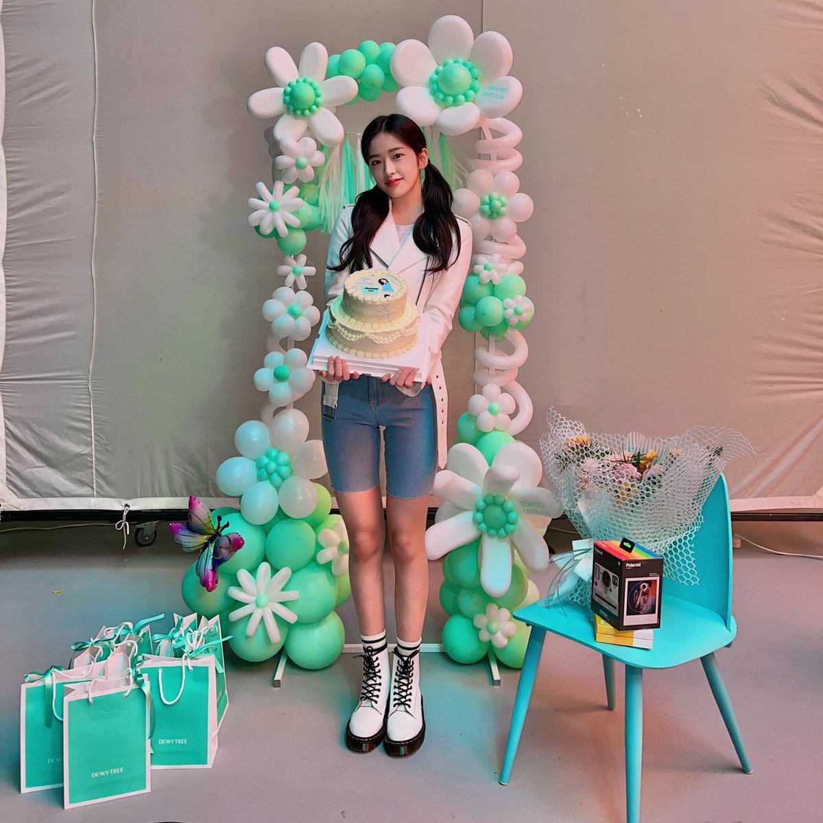 unnie_hi's tweet image. 이거 거대한 탑꾸 포카 안에 갇힌 유진이같애ㅋㅋㅋㅋㅋㅋㅋㅋㅋㅋ 너무너무 귀여워요