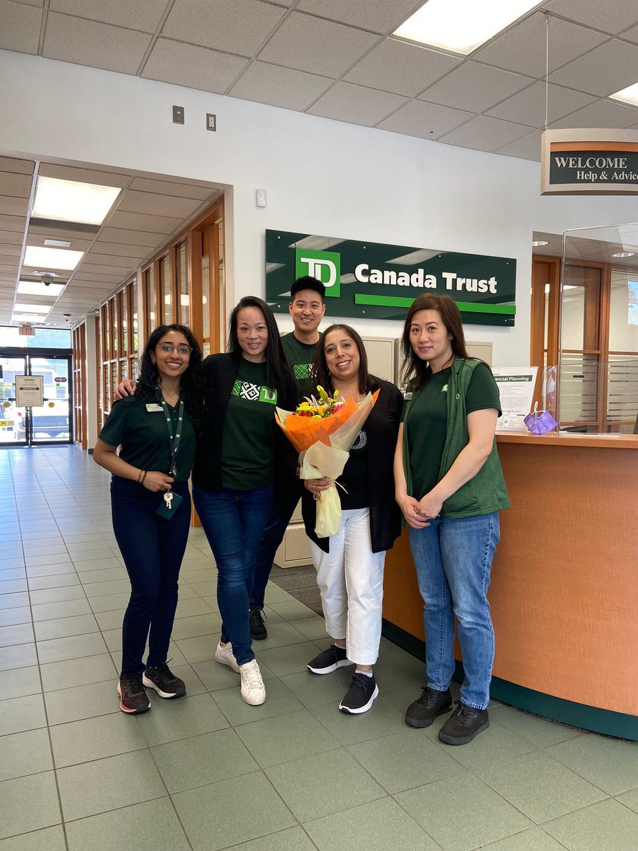 Happy 25th TD anniversary Selina 🥳🎉. We really appreciate all that you do for the branch and our clients 💚💚 <a href="/jaszsin/">Jasmine Sin</a> @BrianW_TD <a href="/SaranSelina/">smiley</a>
