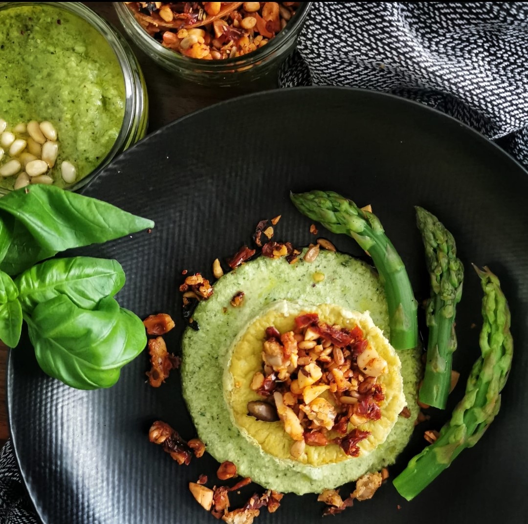 magjournal77's tweet photo. La recette du week-end ► Le flan aux asperges vertes sur son lit de pesto, la douceur du végétal - https://t.co/fU550Tz7Cw
#recette #flan #aspergesvertes #pesto #végétal @recettesdecolette https://t.co/fRNIqj06g2