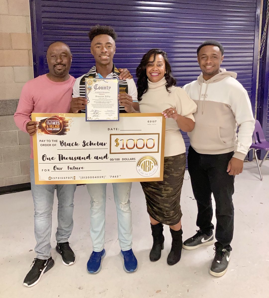 RCHStevens's tweet photo. Thank you Alexander Mattison ⁦@AlexMattison22⁩ of the Minnesota Vikings for your scholarship donation of $1000 to ⁦@RanchoHSCougars⁩ Braxton Riley. 👏🏽👏🏽 Wishing you the best in the ⁦⁦@NFL⁩ ⁦@BsuRchs⁩ ⁦⁦⁦@EllisCStevens⁩ God Bless. https://t.co/bnpDwupFhr