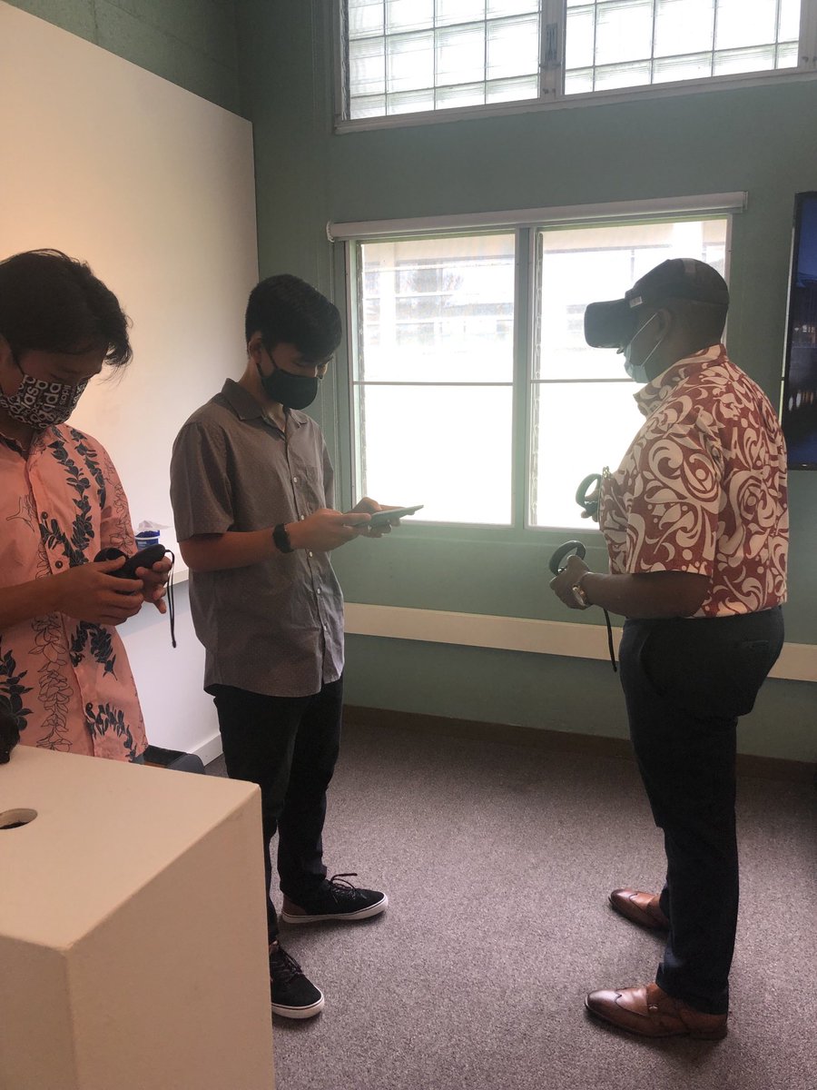 mrfalk1's tweet photo. #midpac Museum Studies students guiding their principal @dpriester through a VR experience of mid-1800s Honolulu. @Artec3DScanners @HIMissionHouses https://t.co/Xz6BeFpCyR