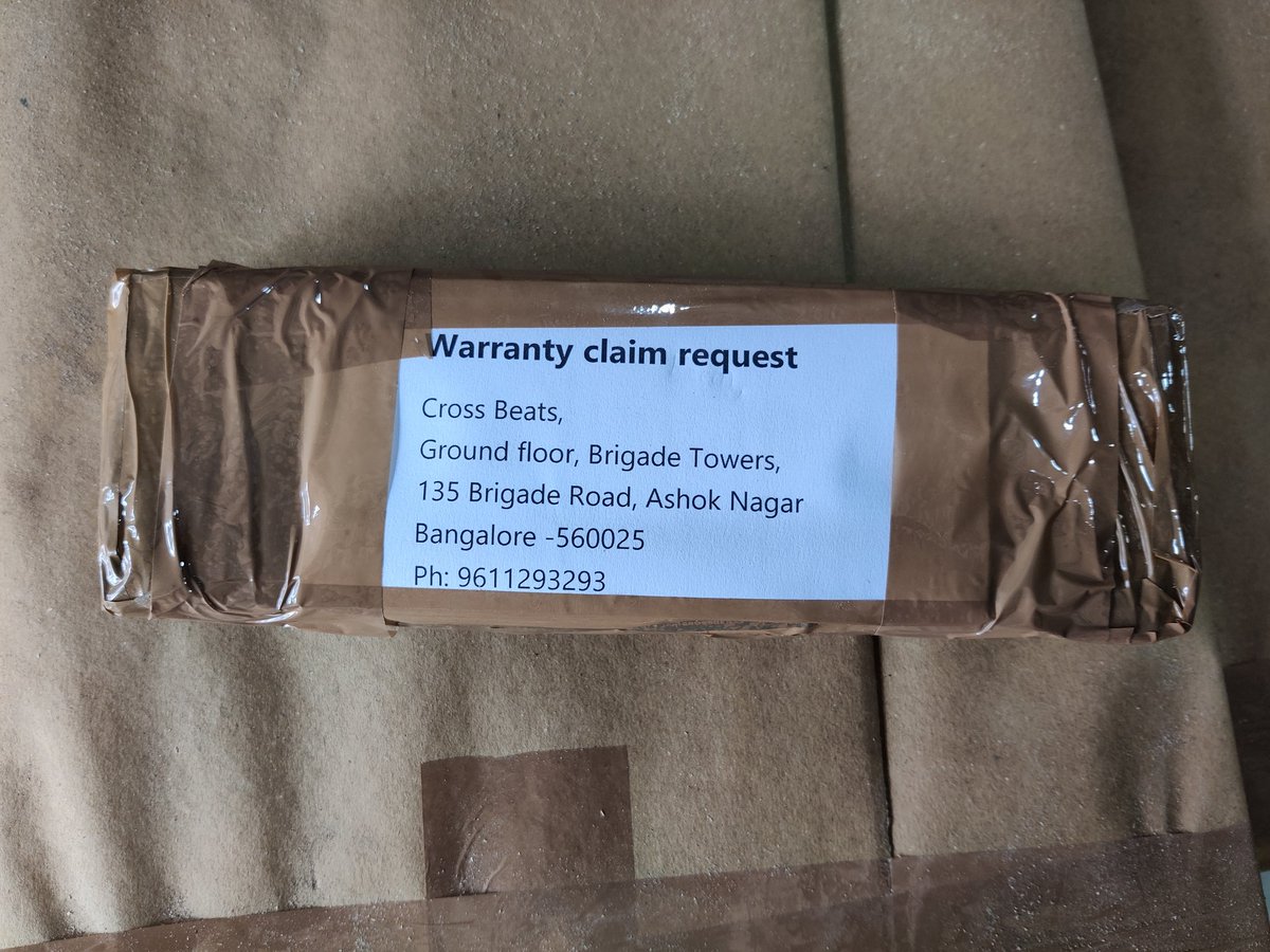 shafique_08's tweet photo. Hey @crossbeatsind I had courier the watch along with all the necessary documents which you had mentioned in the mail. Now please resolve my issue ASAP even I had to pay the courier charges also 🙄 It really feels bad first time around I'm facing this kind of issues. FYI 👇🏻 https://t.co/89qk8MCNWQ